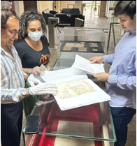 Imagem de pessoas participando de uma exposição.